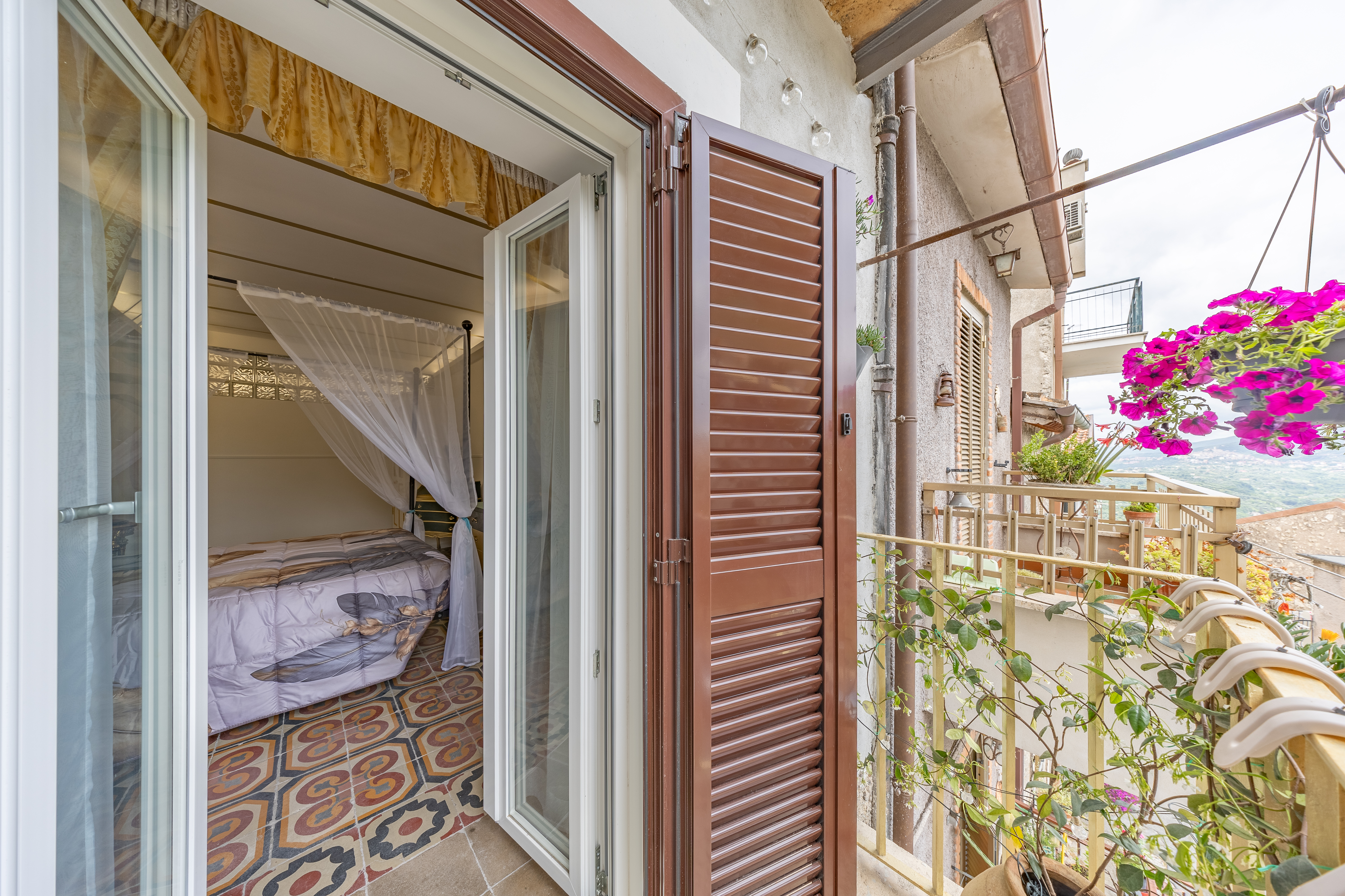 Balcone panoramico privato con vista sul paesaggio laziale di Montecelio